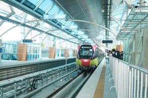 Ngắm tàu đường sắt Nhổn - Ga Hà Nội trước ngày vận hành chính thức