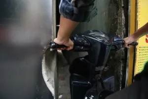 Ngõ 455 Bạch Mai ở Hà Nội không đi lọt xe máy, giá nhà vẫn tiền tỉ