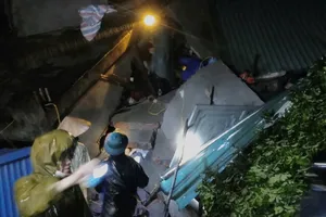 Thương tâm: Sạt lở đất làm sập nhà khiến 4 người trong 1 gia đình tử vong