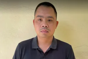 Khởi tố tài xế xe khách chèn ép xe tải trên cao tốc