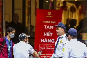 Hà Nội: Nhiều người ngậm ngùi ra về vì không mua được vàng