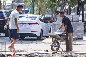 Hà Nội lát đá vỉa hè ở nhiều tuyến phố