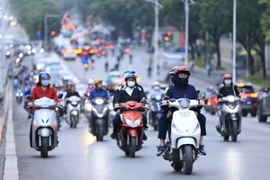 Người dân Hà Nội đón đợt không khí lạnh diện rộng đầu tiên