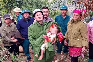 Hàng trăm người đi tìm cháu bé 2 tuổi đi lạc