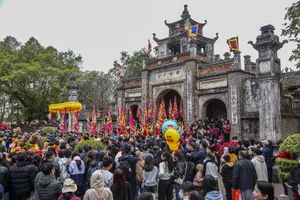 Gần 100.000 lượt du khách và người dân tham dự Lễ hội Cổ Loa năm nay