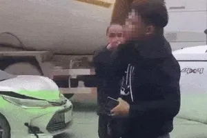 1 cán bộ Trung tâm phát triển quỹ đất đánh người sau va chạm giao thông