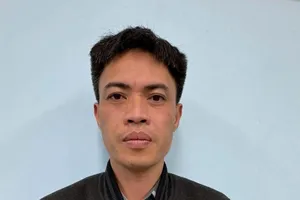 Tài xế xe Lexus hành hung nam shipper bị khởi tố tội cố ý gây thương tích