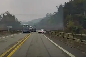 Một tài xế bị phạt 35 triệu, trừ 10 điểm GPLX vì quay đầu xe trên cao tốc 