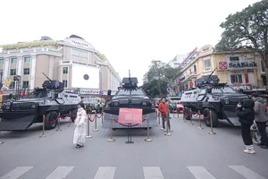 Chùm ảnh: Dàn khí tài của lực lượng Công an Nhân dân tại phố đi bộ Hồ Gươm