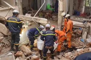 Đoàn cứu nạn Bộ Công an ở Myanmar đưa thêm 1 thi thể nạn nhân ra ngoài