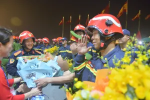 Hình ảnh đoàn cứu hộ, cứu nạn của Việt Nam trở về từ Myanmar 