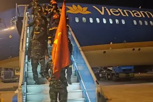 Video: Máy bay chở Đoàn cứu hộ Việt Nam từ Myanmar hạ cánh tại sân bay Nội Bài