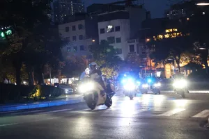 Hình ảnh dàn siêu xe diễn tập đón, dẫn đoàn khách quốc tế