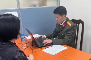 1 phụ nữ bị phạt vì livestream sai sự thật về việc cấp giấy phép lái xe 