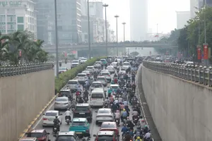 Ngày đầu đi làm sau kỳ nghỉ lễ, giao thông Hà Nội ùn tắc nhiều nơi
