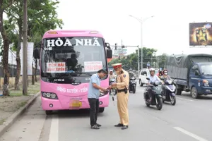 CSGT xử lý gần 300 xe dừng đỗ sai ở khu vực bến xe Giáp Bát, Nước Ngầm...