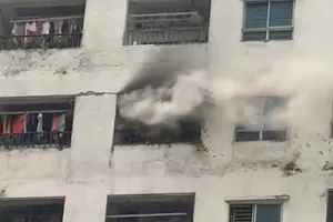 Cháy căn hộ ở tầng 14 chung cư Linh Đàm, cư dân hoảng loạn 