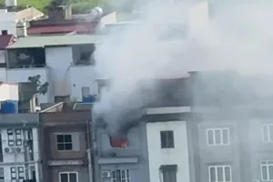 Cháy nhà dân ở Hà Nội sau những tiếng nổ lớn