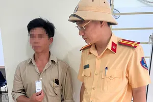 Tài xế dừng xe bên đường sử dụng ma túy rồi mất kiểm soát