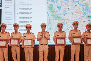 Cục trưởng Cục CSGT khen thưởng lực lượng truy bắt Rapper ‘Bình Gold’