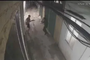 Hà Nội: Truy bắt người đàn ông nổ súng khi công an kiểm tra hành chính