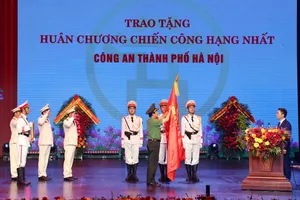 Công an Hà Nội đón nhận Huân chương Chiến công hạng Nhất