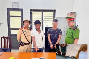 Gặp CSGT tuần tra, nam thanh niên tự nguyện giao 2 gói heroin