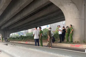 Hà Nội: Xác định giới tính thi thể phân hủy dưới chân đường Vành đai 3 trên cao