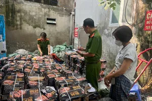 Hà Nội: Phát hiện gần 2 tấn xúc xích không rõ nguồn gốc