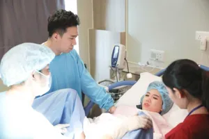 Trấn Thành bật khóc sau trải nghiệm đau đẻ