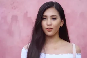 Tiểu Vy 'bắn' tiếng Anh trong phần thi Head to Head Challenge 