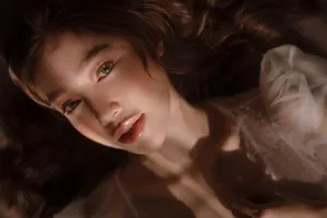 Elly Trần khoe dáng nóng bỏng trong trang phục mỏng manh