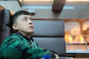 Mất toàn bộ giấy tờ, Lam Trường không nhập cảnh được Mỹ