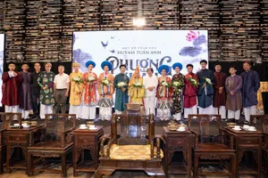 Diễm My 9X cực xinh đẹp trong trang phục hoàng tộc