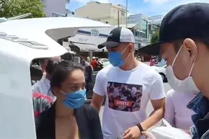 Lê Dương Bảo Lâm đi làm từ thiện bị người lạ mặt hành hung 