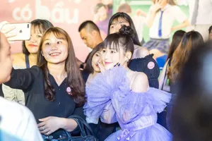 Lê Thúy ủng hộ vai diễn mới của chồng trong 'Siêu quậy có bầu'