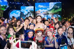 Lương Thùy Linh khoe dáng nuột nà lần đầu làm giám khảo