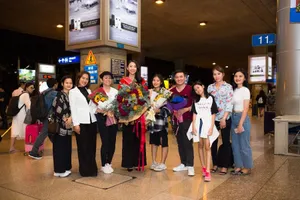 Thanh Khoa trở về Việt Nam sau khi đăng quang hoa khôi 