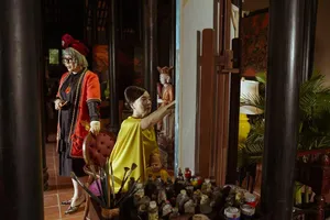 Hồng Vân đối đầu cực gắt trong Gái già lắm chiêu