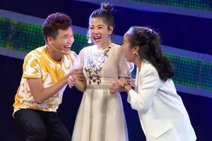 Trường Giang bịt micro nhắc Mai Phương trong Nhanh như chớp