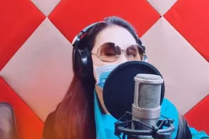 NSND Bạch Tuyết với tân cổ 'Ông bà anh thời COVID-19'