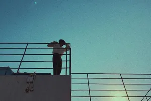 Soho phiêu lãng trong MV mới cùng cô nàng Simple Love