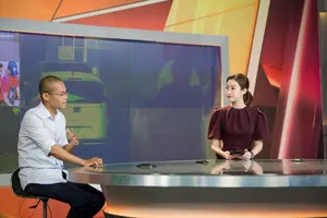 Đỗ Mỹ Linh rạng rỡ trong ngày đầu trở lại công việc sau dịch