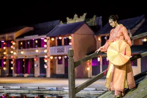 Á hậu Tường San trình diễn áo dài do mẹ thiết kế