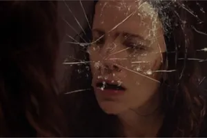 Phim kinh dị Kẻ ẩn nấp tung trailer ly kỳ rùng rợn 