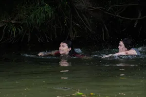 Cuộc đi săn đẫm máu trong hang động cá sấu trên màn ảnh rộng