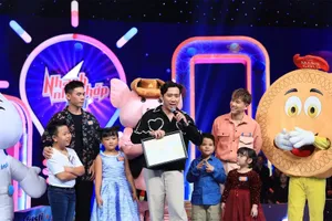 Khách mời cạn lời trước màn xin quà của Trấn Thành