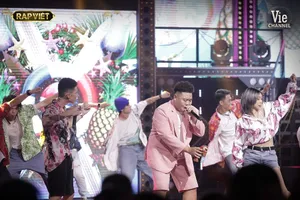 Karik trao tay Binz và Wowy cặp siêu chiến binh nặng ký 