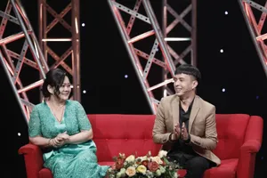 Hồ Quang Hiếu luôn có mẹ bên cạnh trong sự nghiệp