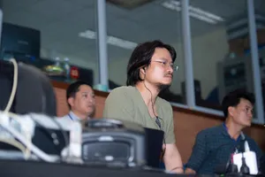 Đạo diễn Hoàng Nhật Nam cùng ê-kíp với đêm Bán kết mãn nhãn 